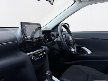 Used Toyota Yaris Cross 2023 for sale - 78602158: Photo
