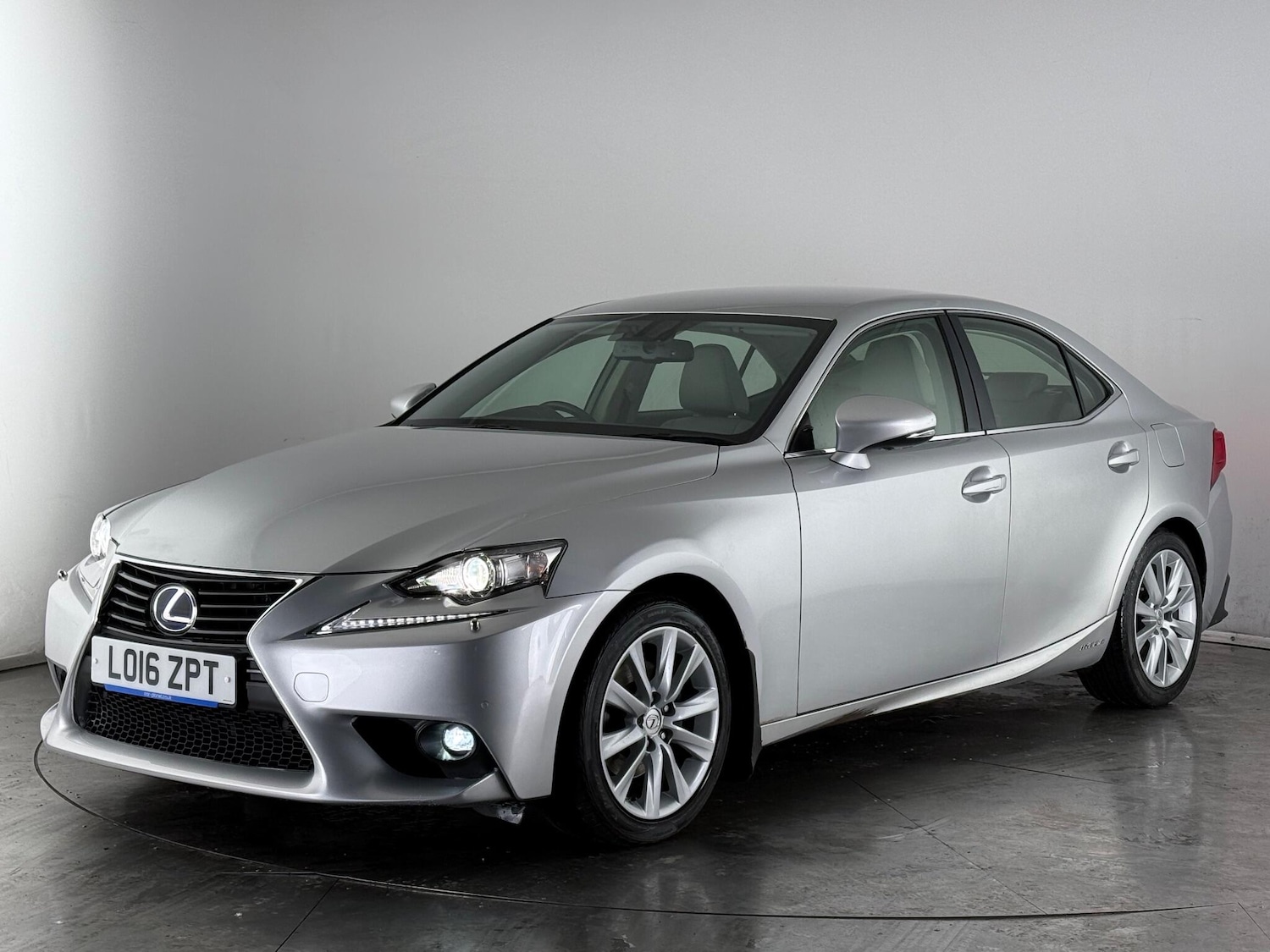 Used Lexus IS 2016 for sale - 77182595: Photo 3