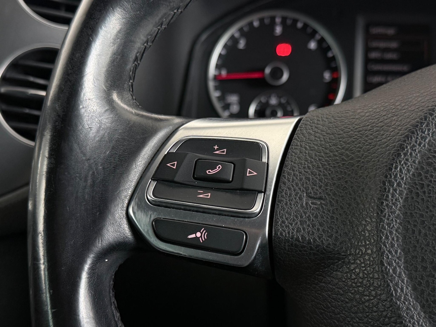 Used Volkswagen Tiguan 2015 for sale - 77550818: Photo 19