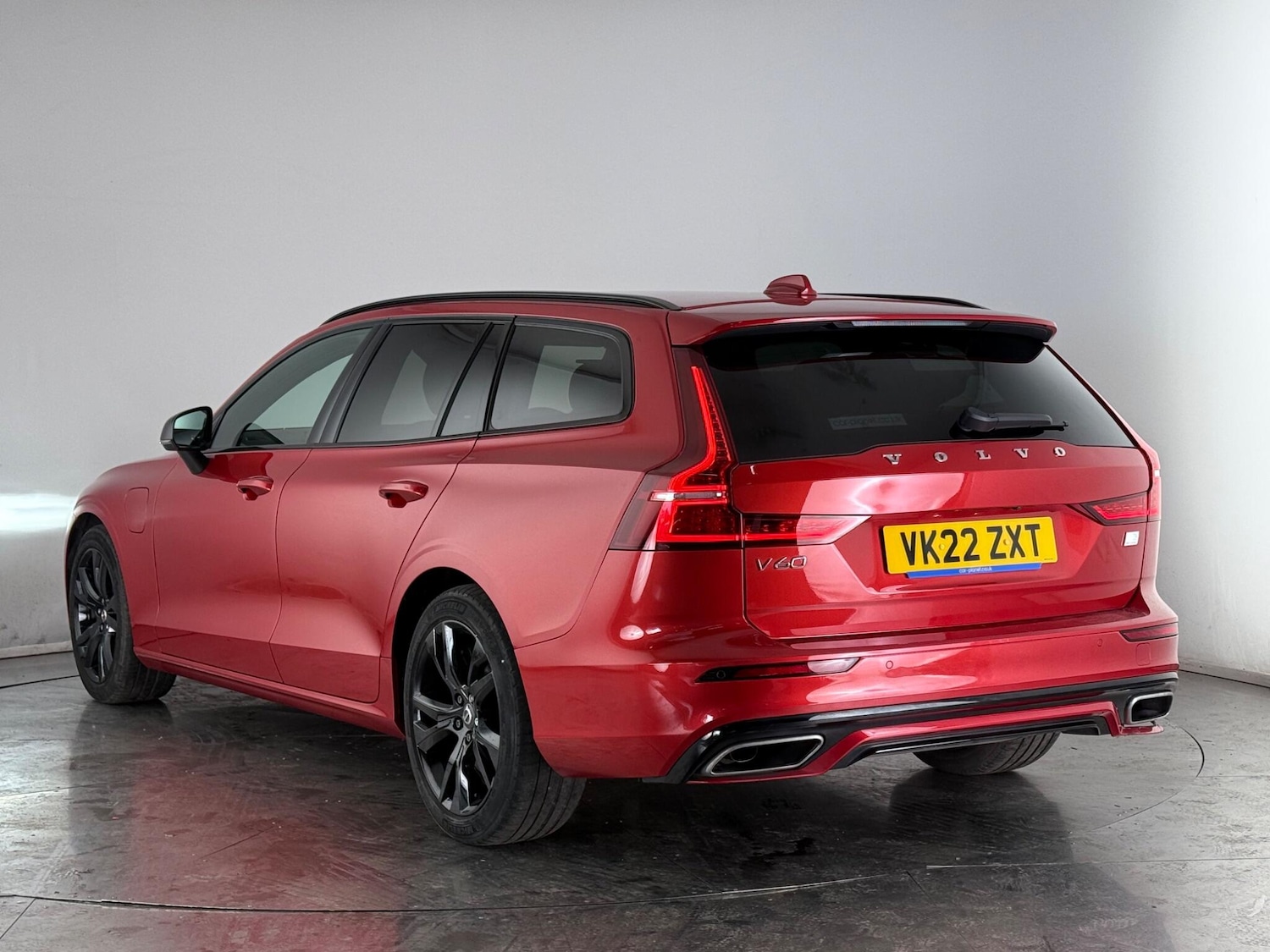 Used Volvo V60 2022 for sale - 77932455: Photo 4