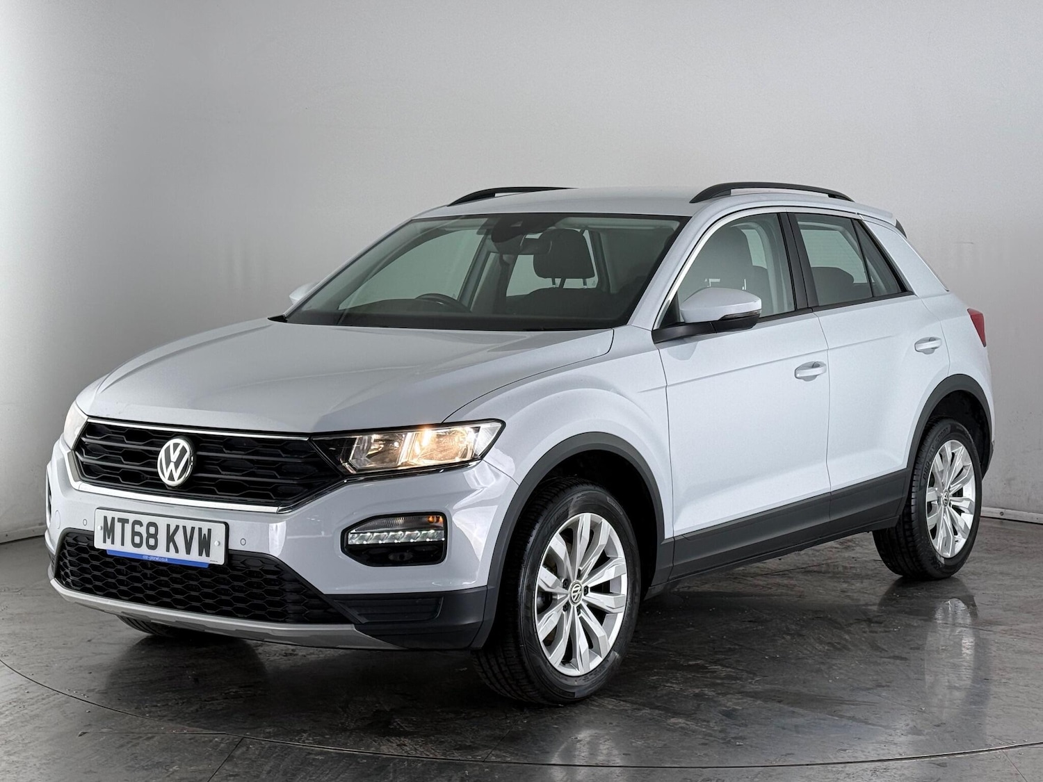 Used Volkswagen T-Roc 2018 for sale - 77217643: Photo 2