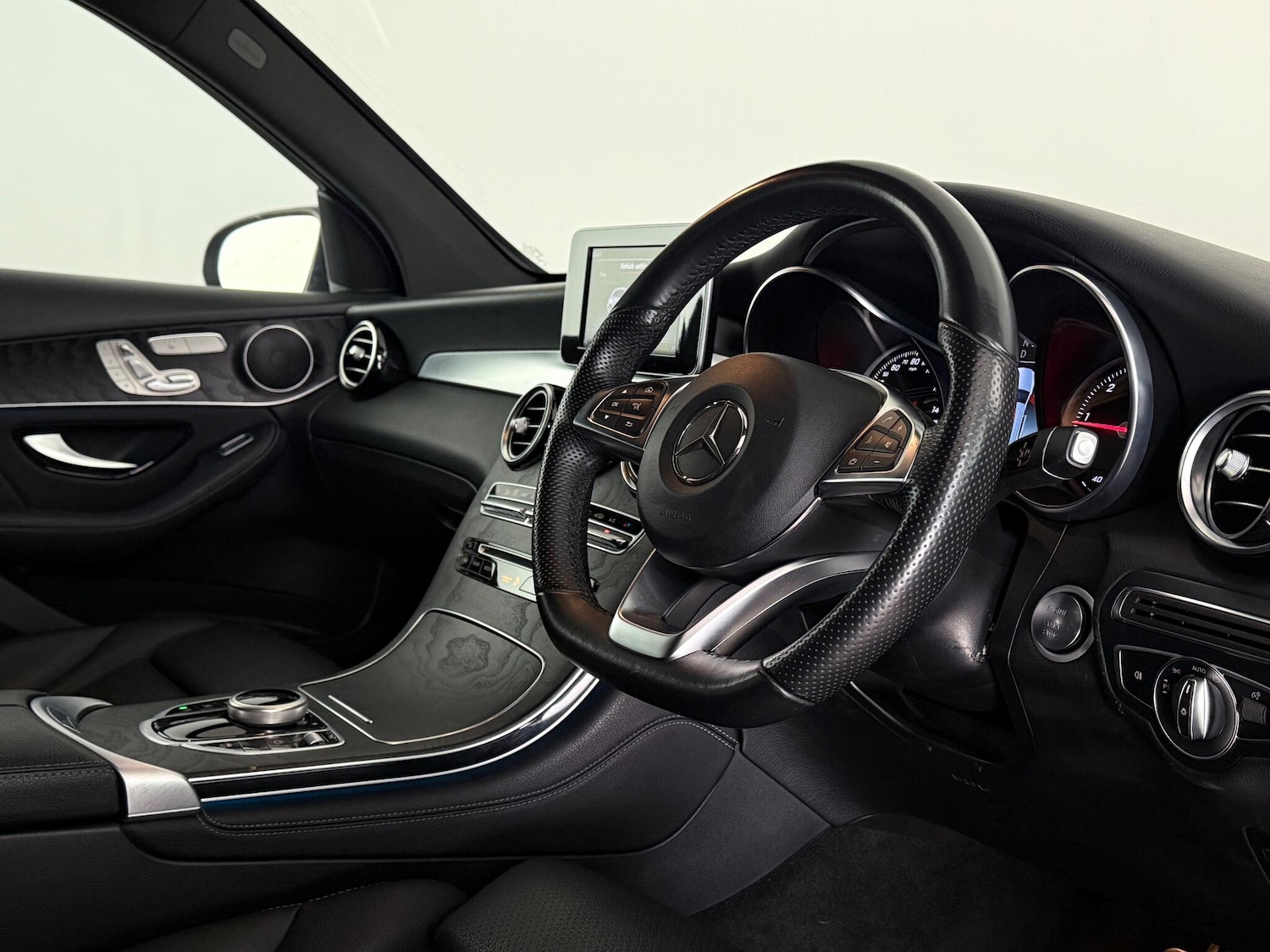 Used Mercedes-Benz GLC 2018 for sale - 76466867: Photo 25