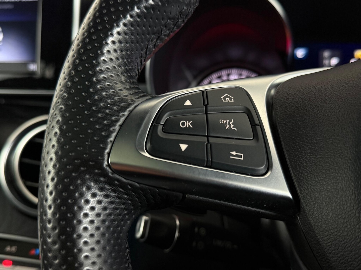 Used Mercedes-Benz GLC 2018 for sale - 76466867: Photo 26