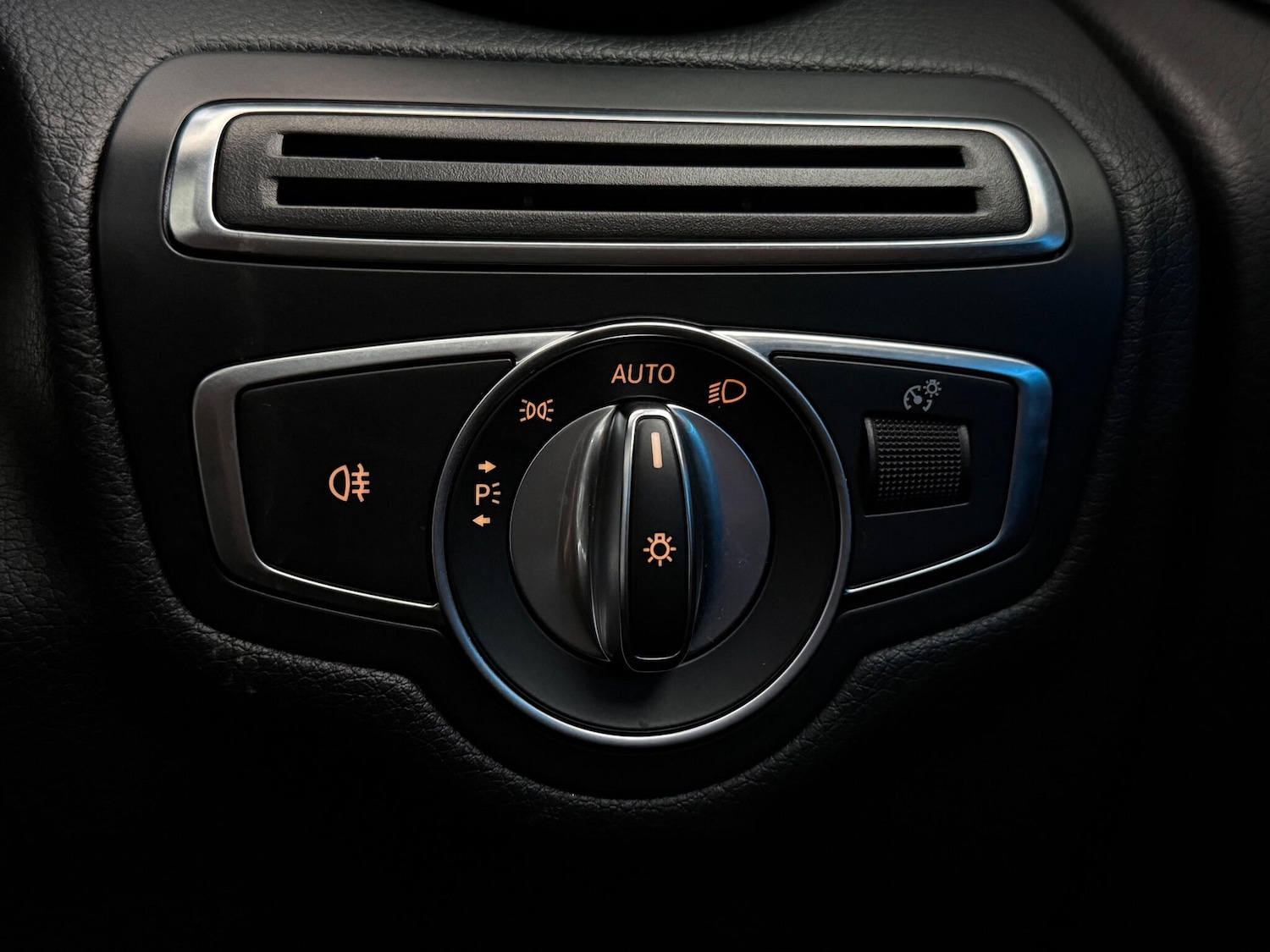 Used Mercedes-Benz GLC 2018 for sale - 76466867: Photo 42