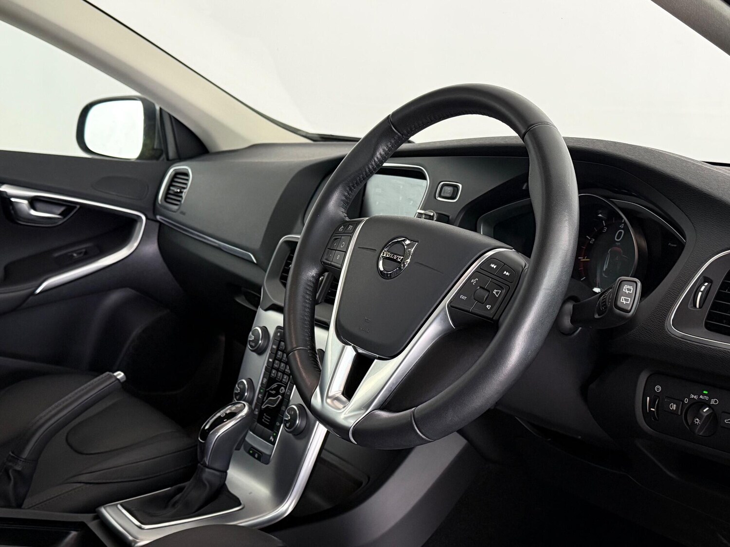 Used Volvo V40 2019 for sale - 77246830: Photo 18