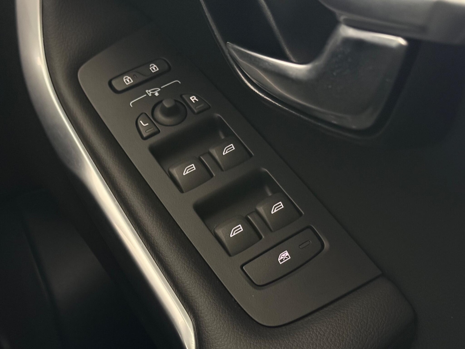 Used Volvo V40 2019 for sale - 77246830: Photo 32