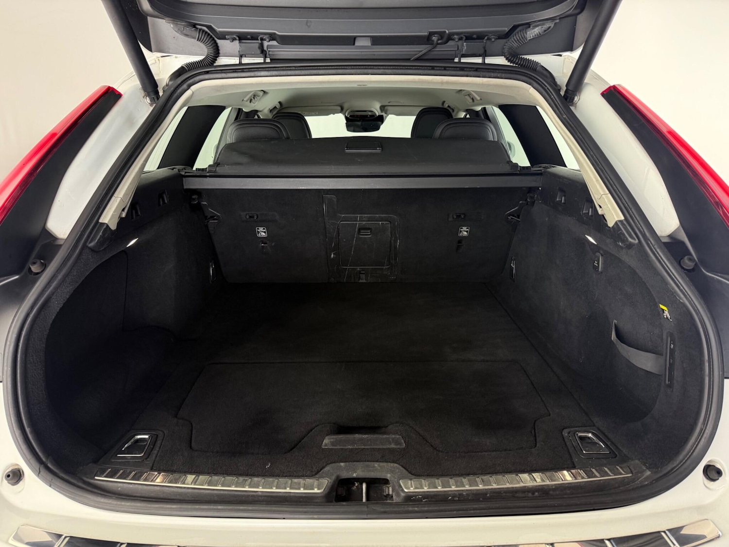 Used Volvo V90 2018 for sale - 77182488: Photo 9