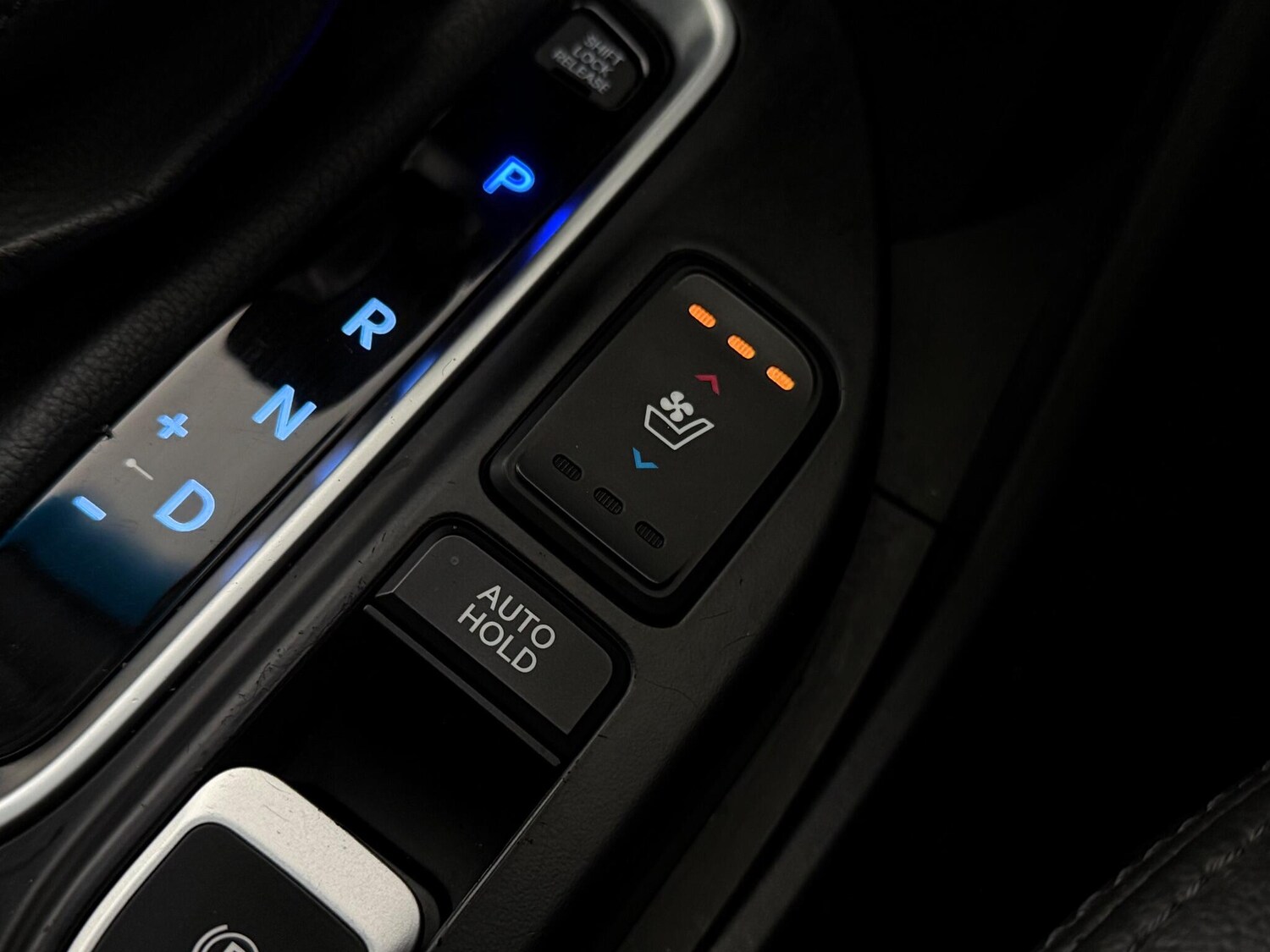 Used Hyundai Santa Fe 2015 for sale - 77222024: Photo 30