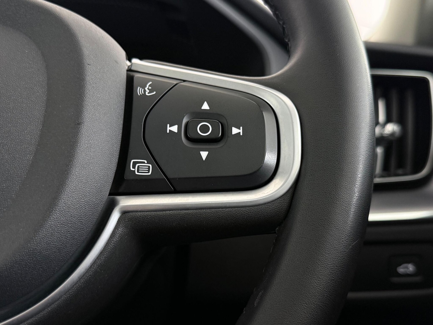 Used Volvo XC60 2022 for sale - 77183080: Photo 22