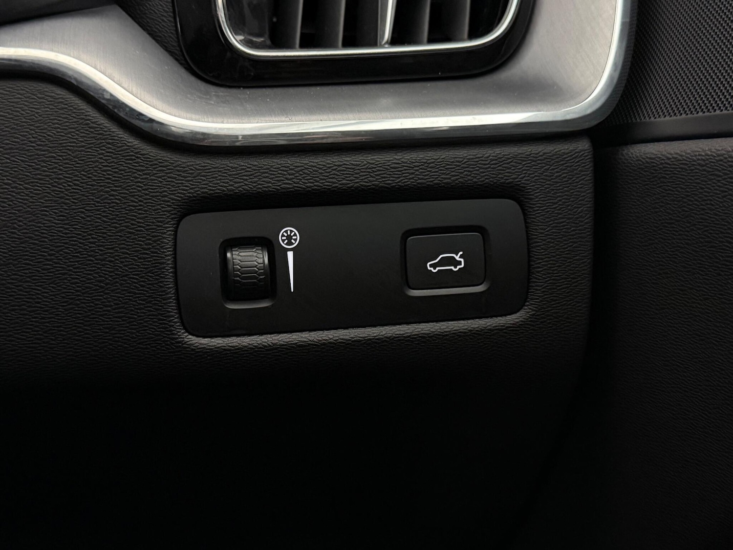 Used Volvo XC60 2022 for sale - 77183080: Photo 30