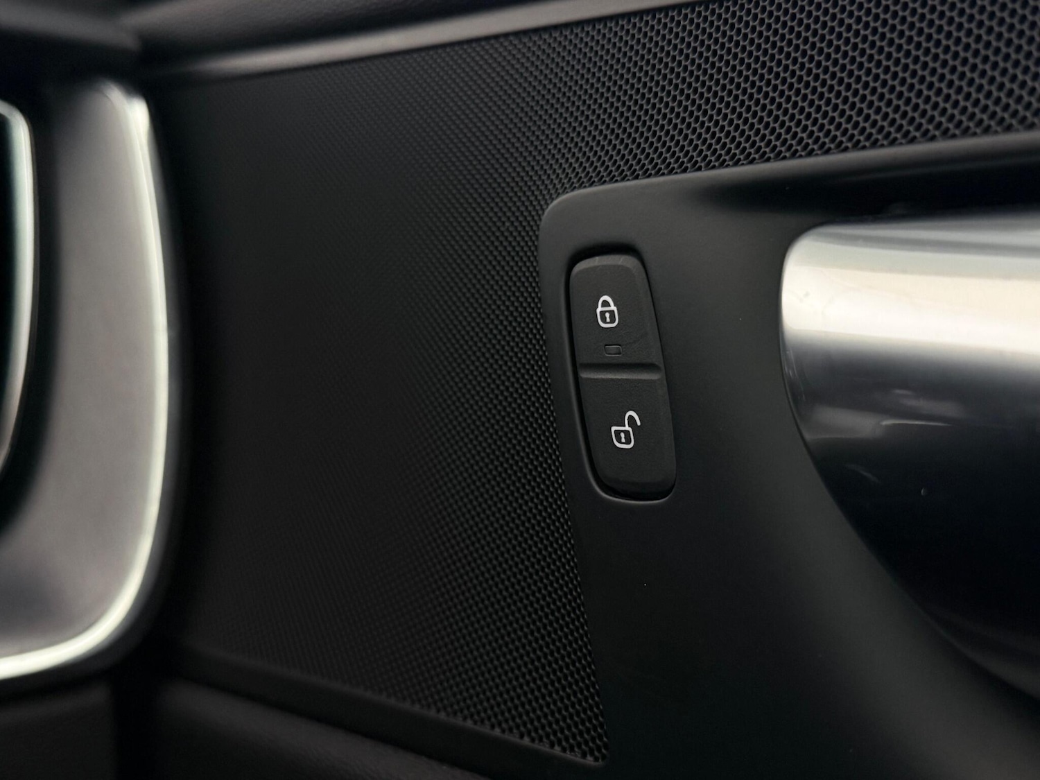 Used Volvo XC60 2022 for sale - 77183080: Photo 31