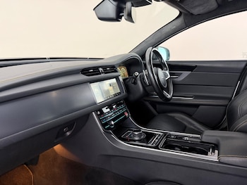 Used Jaguar XF 2018 for sale - 79497367: Photo