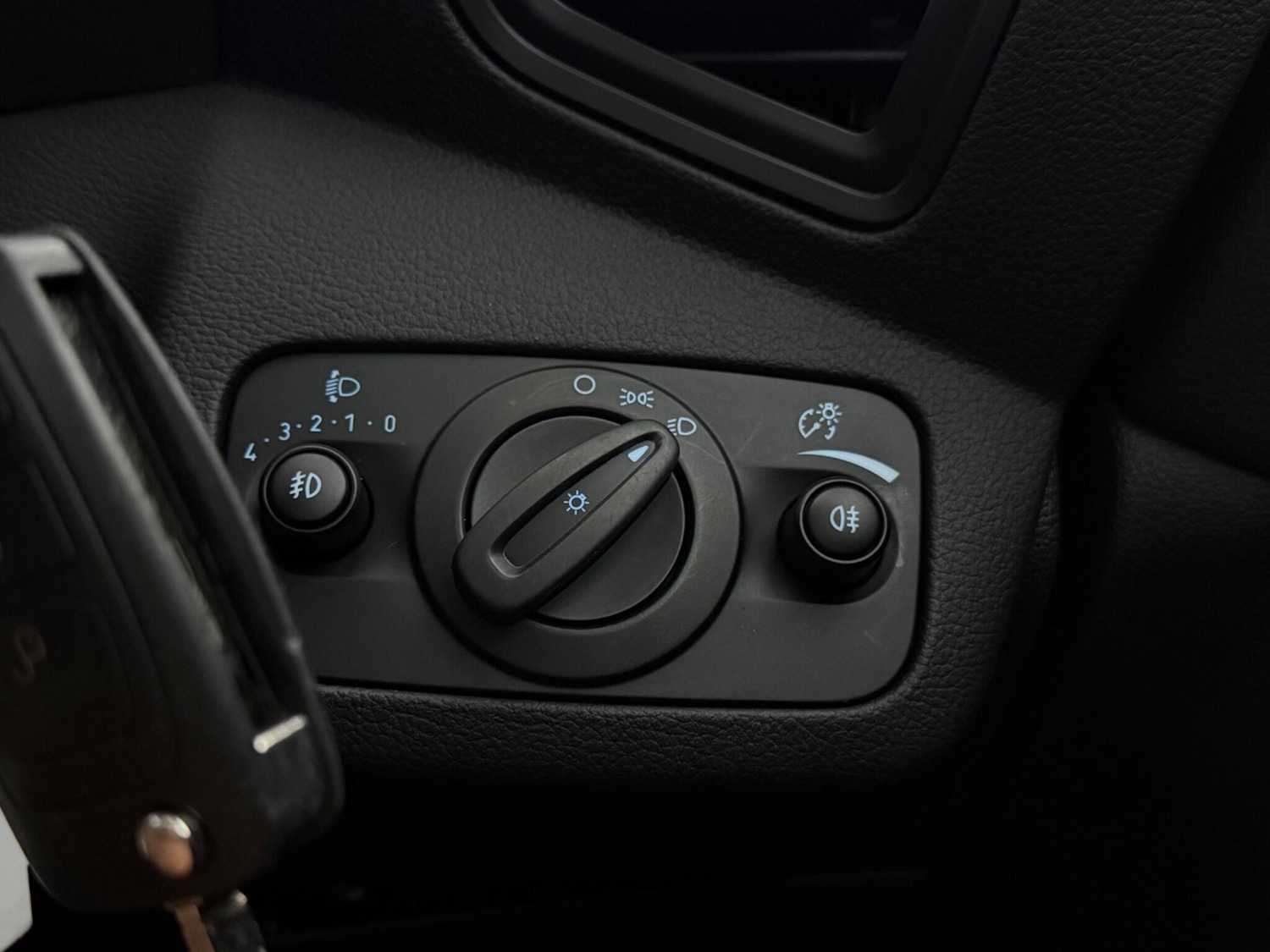 Used Ford C-Max 2016 for sale - 76467423: Photo 24