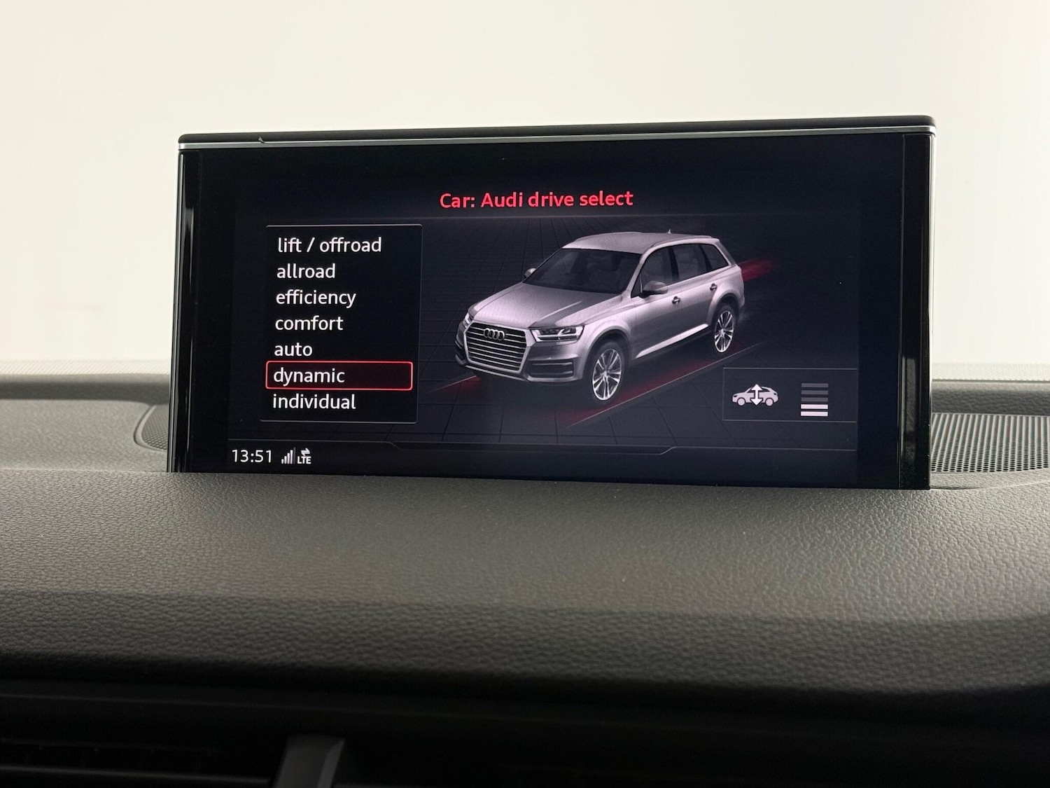 Used Audi Q7 2018 for sale - 77243094: Photo 32