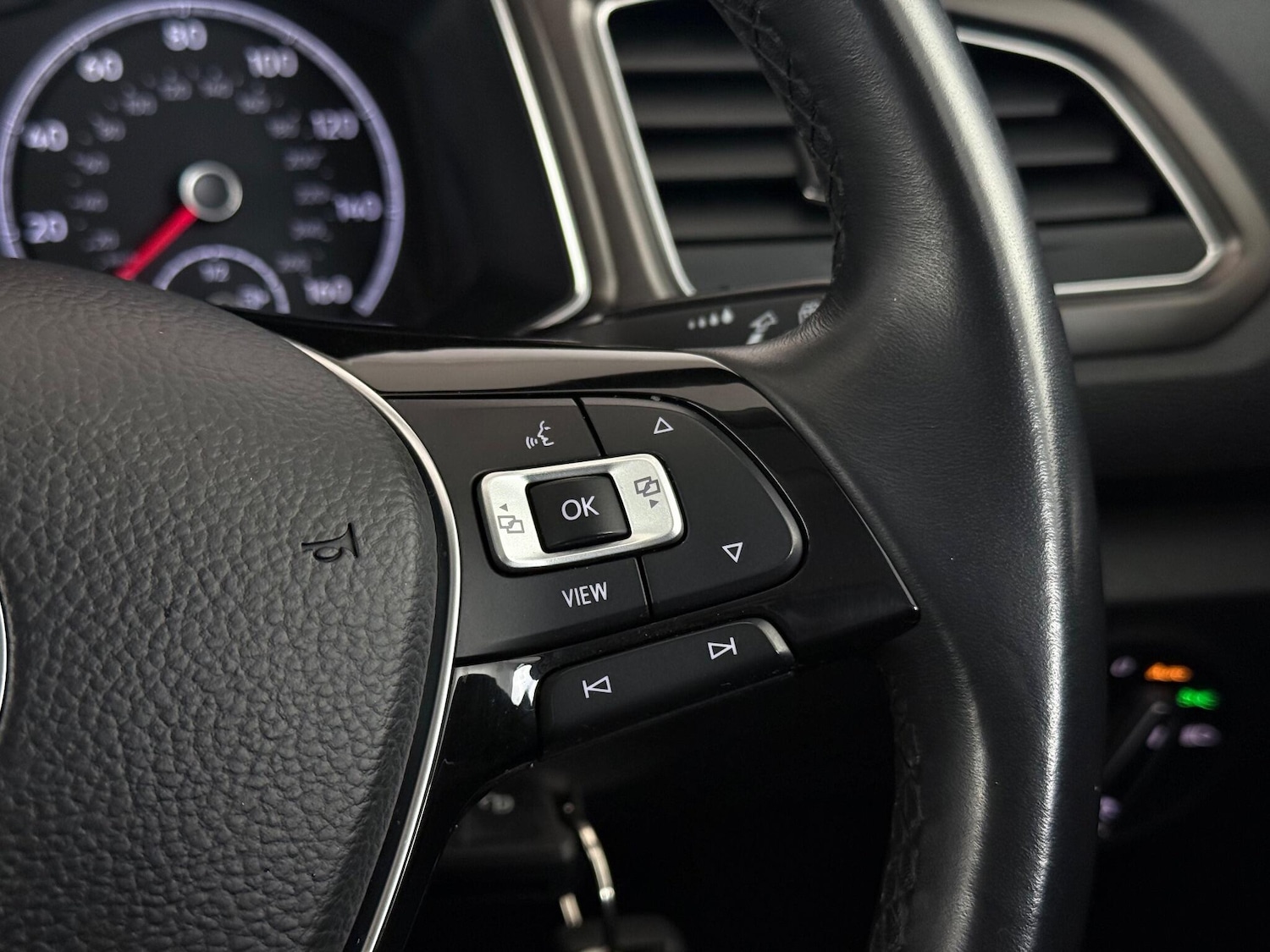 Used Volkswagen T-Roc 2018 for sale - 76467395: Photo 26