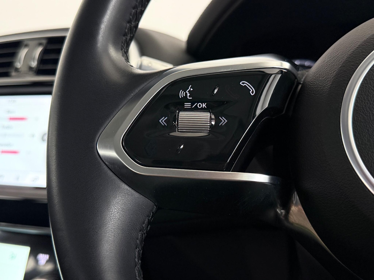 Used Jaguar XE 2019 for sale - 76467290: Photo 25