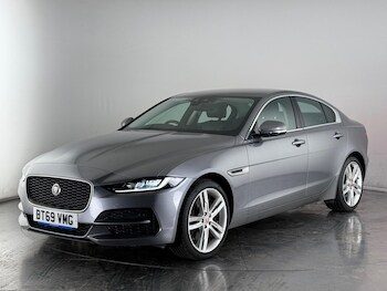 Used Jaguar XE 2019 for sale - 76467290: Photo