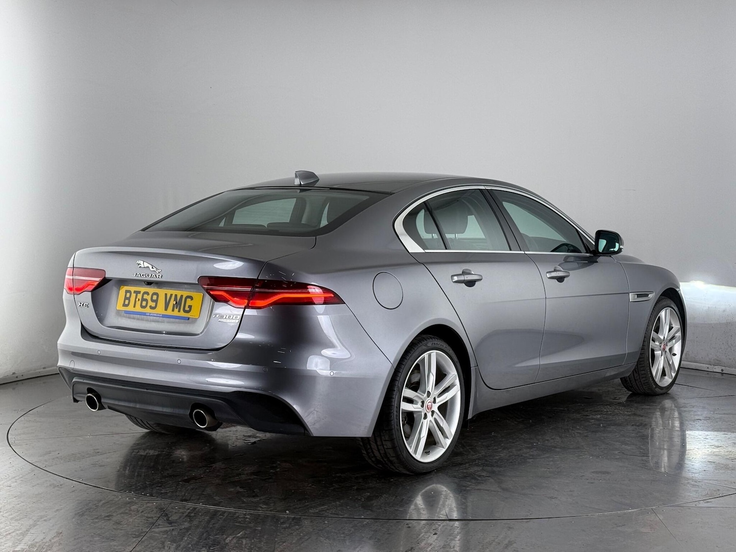 Used Jaguar XE 2019 for sale - 76467290: Photo 5