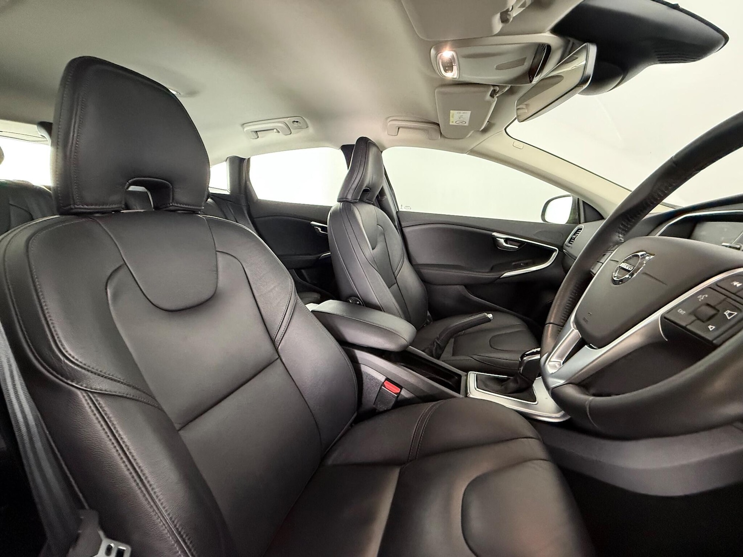 Used Volvo V40 2019 for sale - 77182948: Photo 10