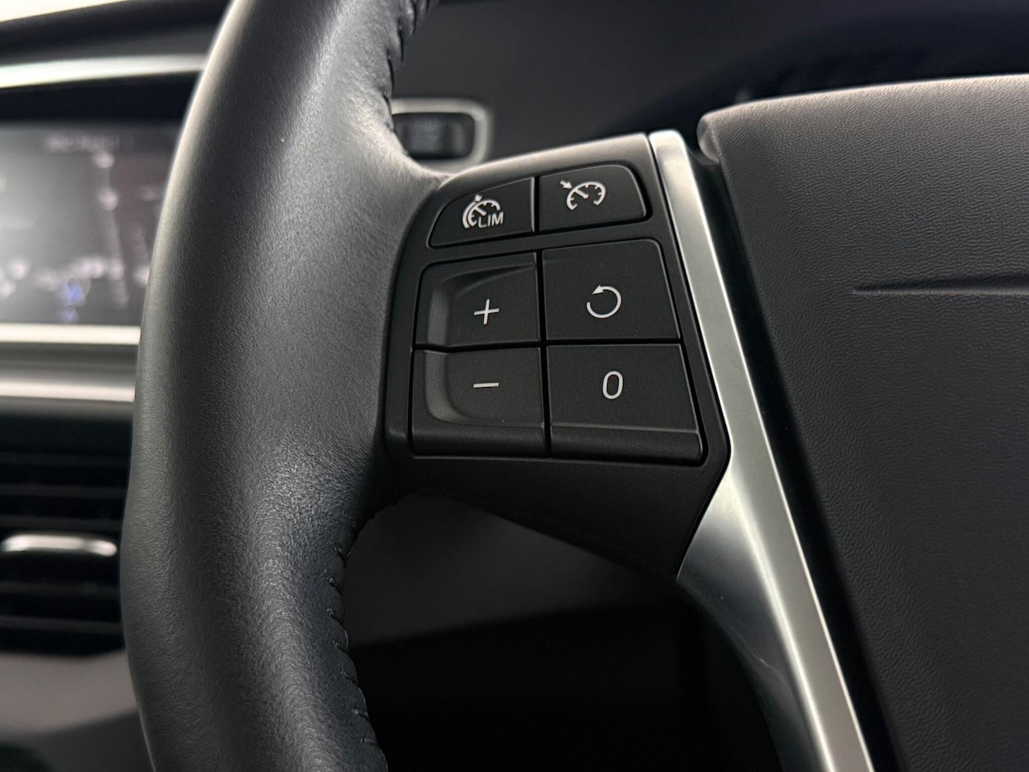 Used Volvo V40 2019 for sale - 77182948: Photo 19