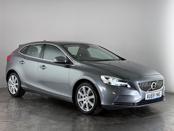 Used Volvo V40 2019 for sale - 77260280: Photo
