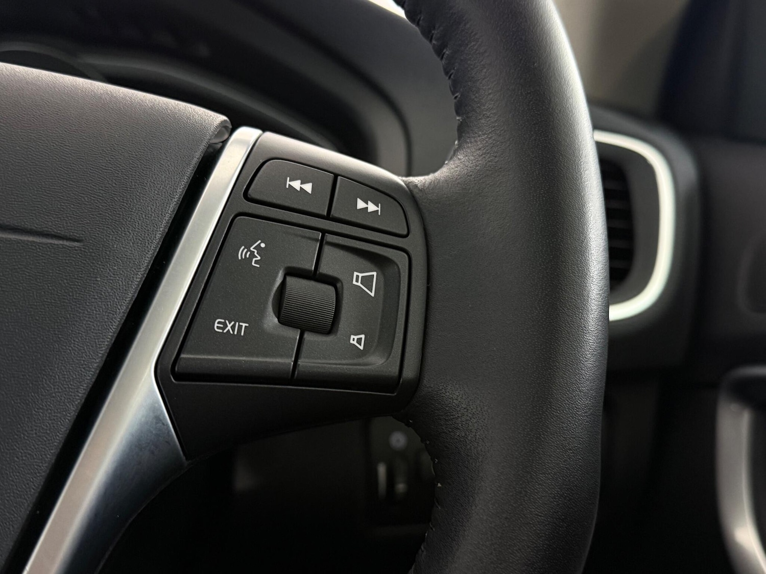 Used Volvo V40 2019 for sale - 77260280: Photo 20