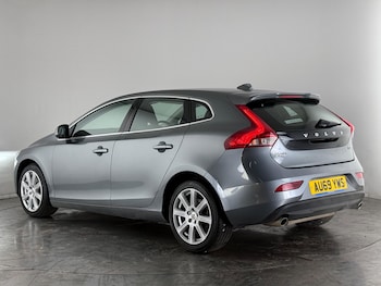 Used Volvo V40 2019 for sale - 77260280: Photo