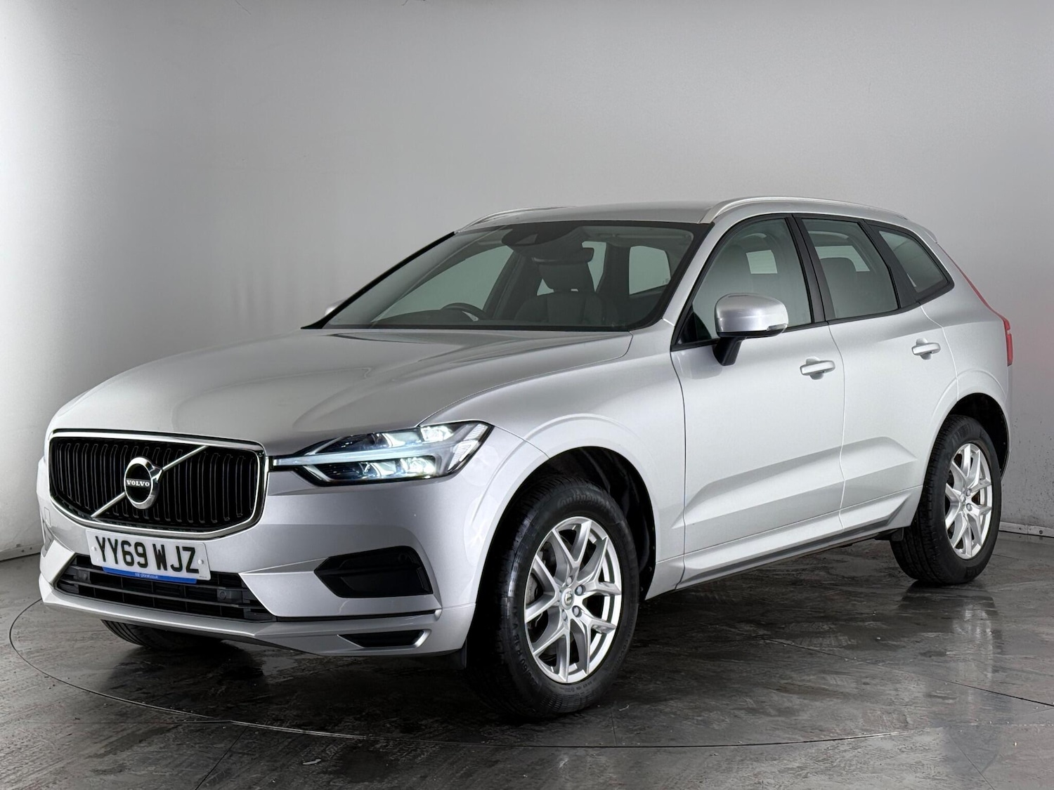 Used Volvo XC60 2020 for sale - 77182478: Photo 2