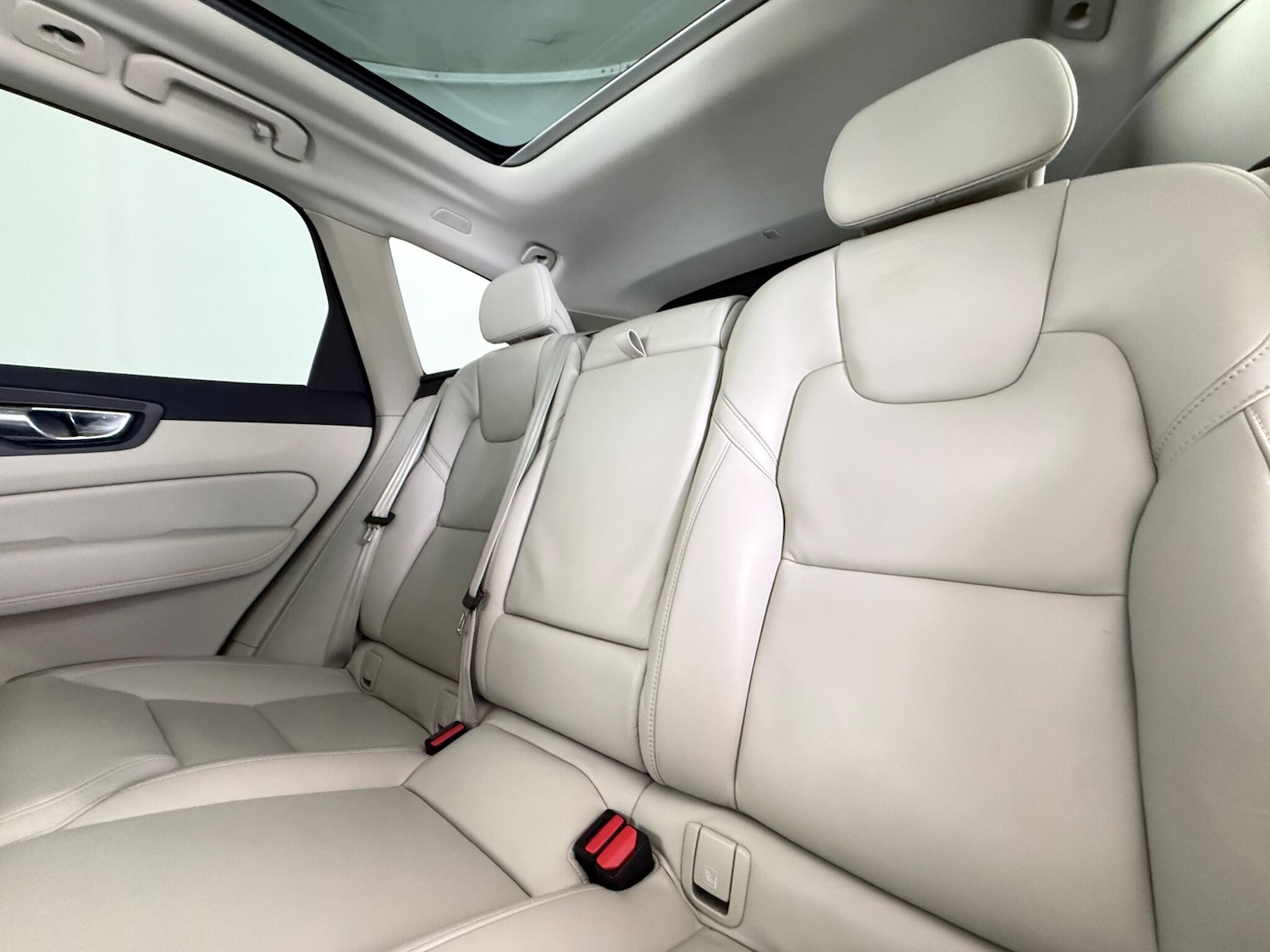 Used Volvo XC60 2022 for sale - 77332102: Photo 13