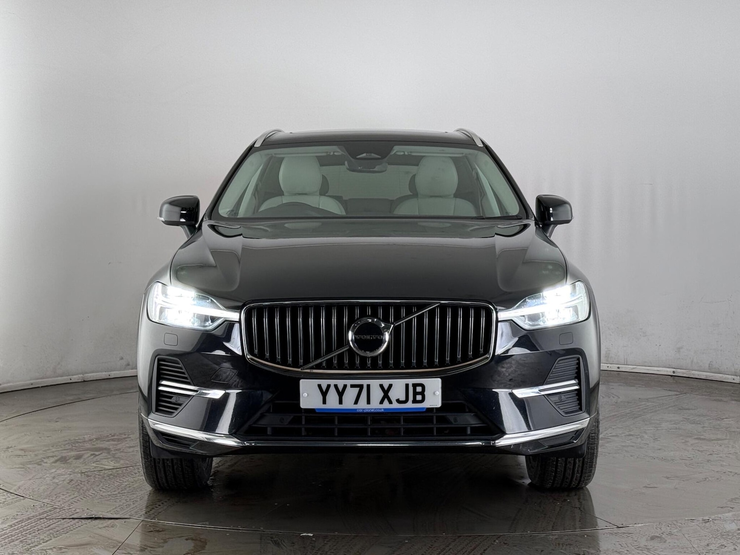Used Volvo XC60 2022 for sale - 77332102: Photo 2