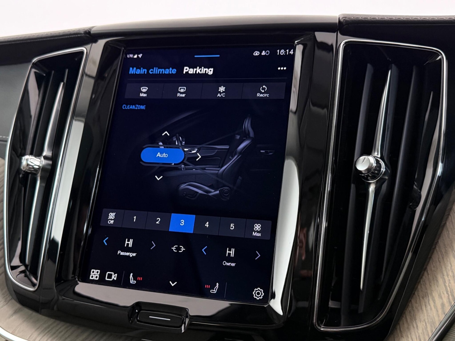 Used Volvo XC60 2022 for sale - 77332102: Photo 22