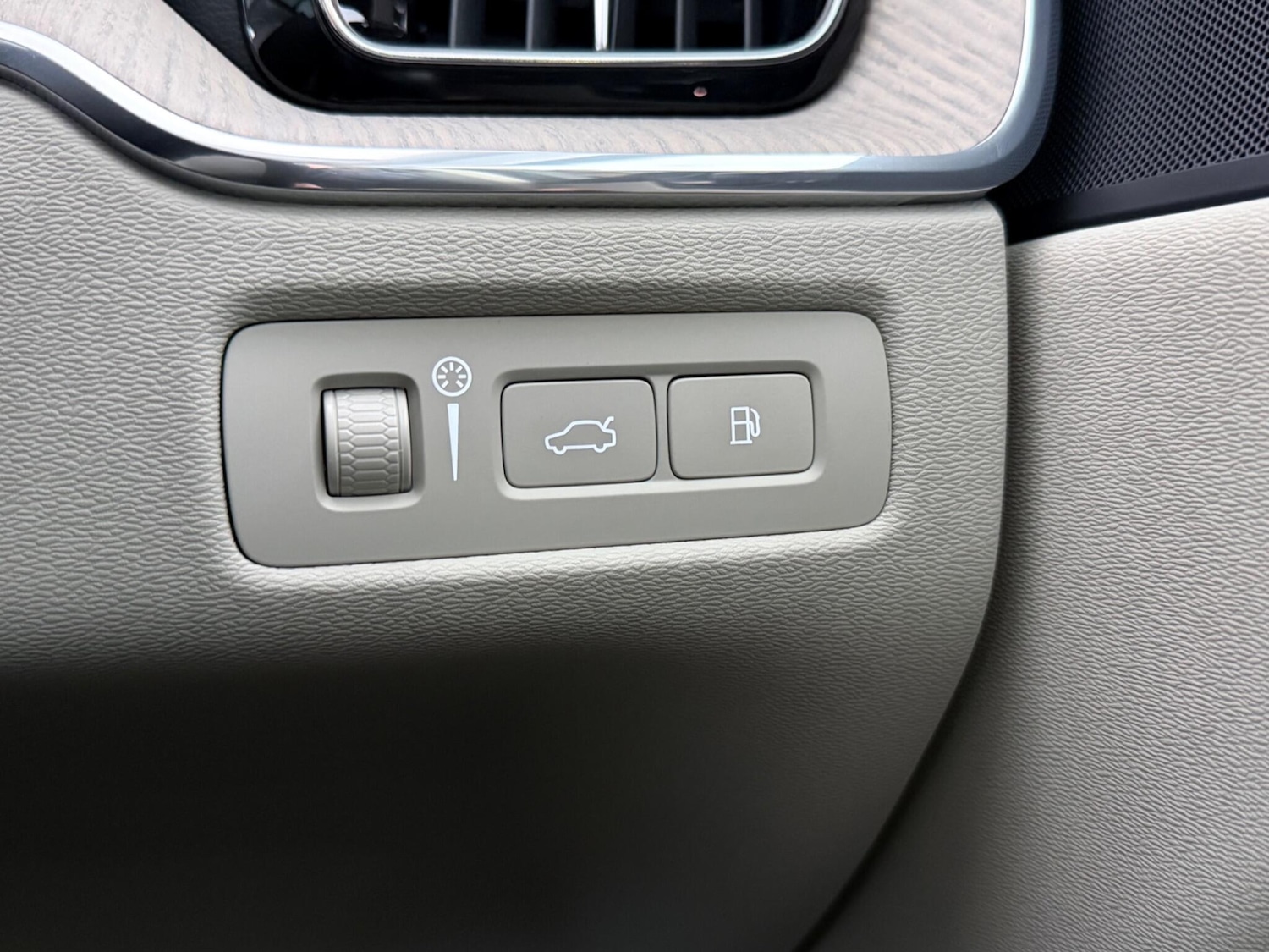 Used Volvo XC60 2022 for sale - 77332102: Photo 28