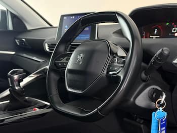 Used Peugeot 5008 2018 for sale - 79651004: Photo