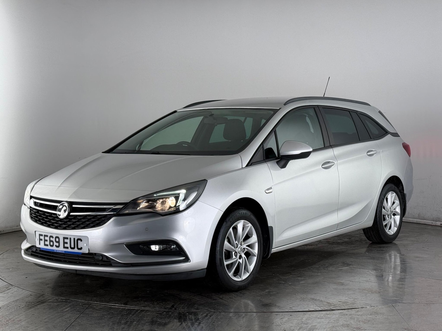 Used Vauxhall Astra 2019 for sale - 78026977: Photo 2