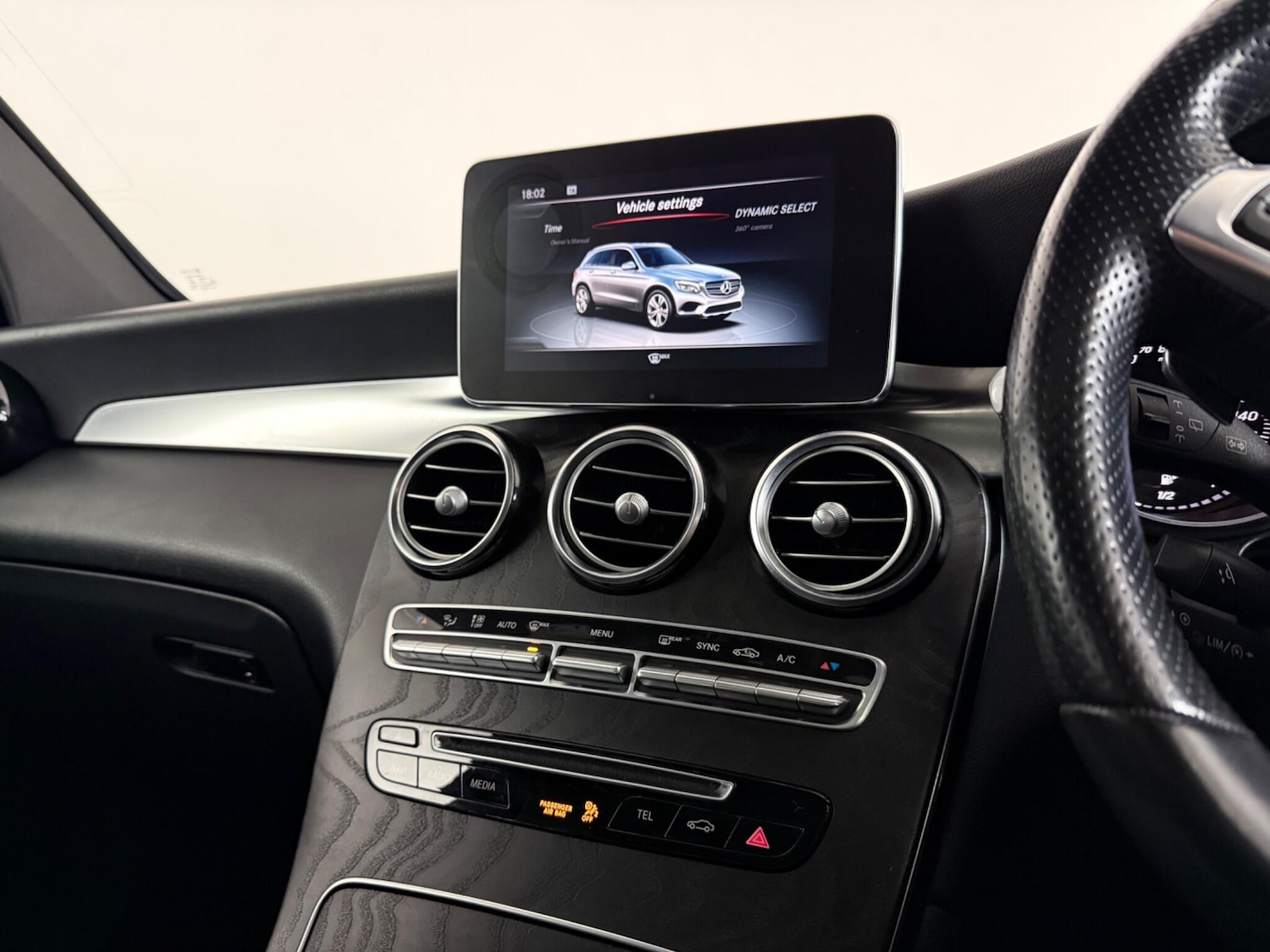 Used Mercedes-Benz GLC 2018 for sale - 77260073: Photo 35