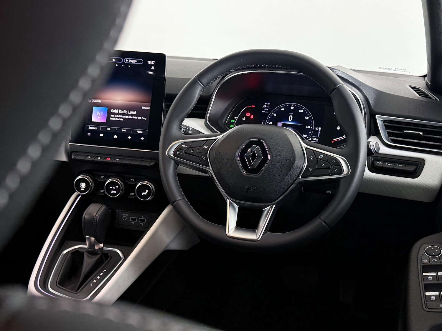 Used Renault Clio 2021 for sale - 76466836: Photo 19