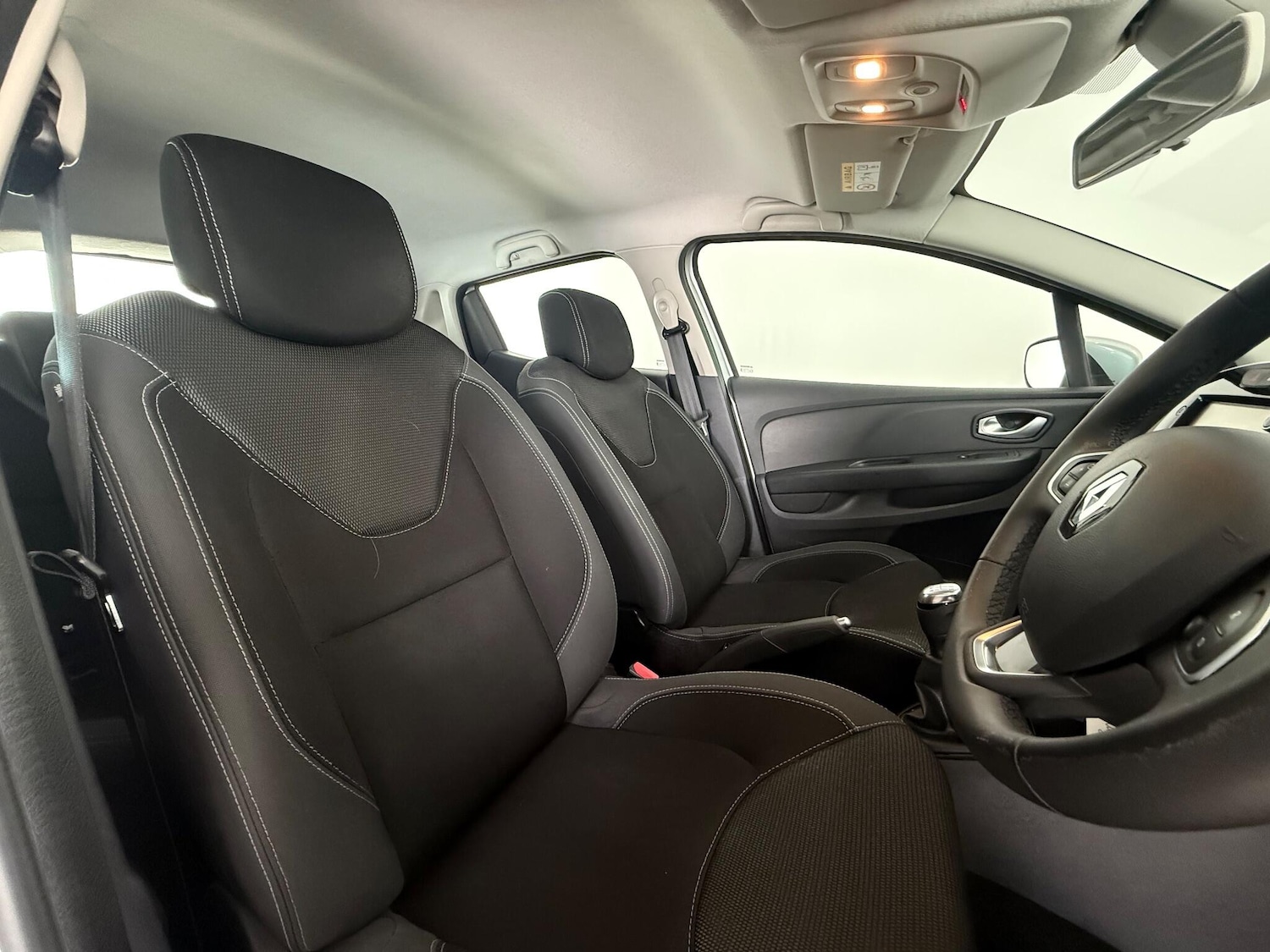 Used Renault Clio 2017 for sale - 76467252: Photo 16