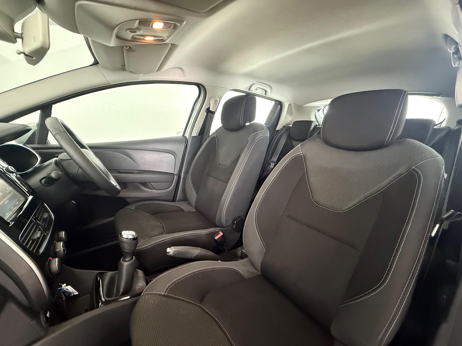 Used Renault Clio 2017 for sale - 76467252: Photo 18