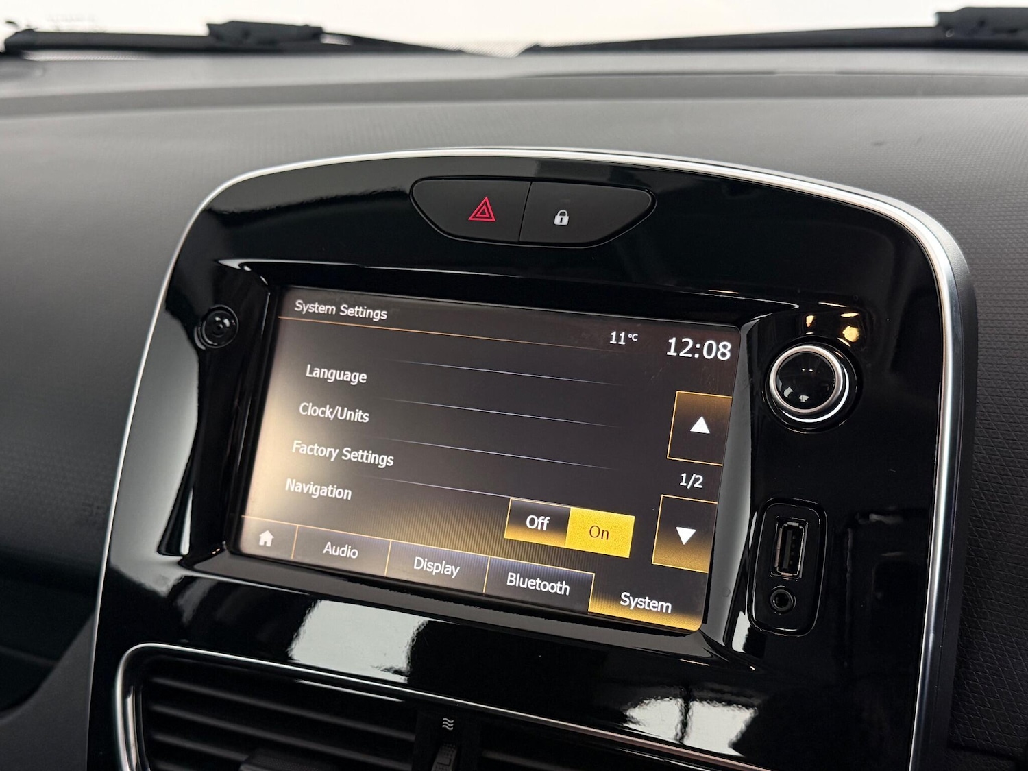 Used Renault Clio 2017 for sale - 76467252: Photo 29