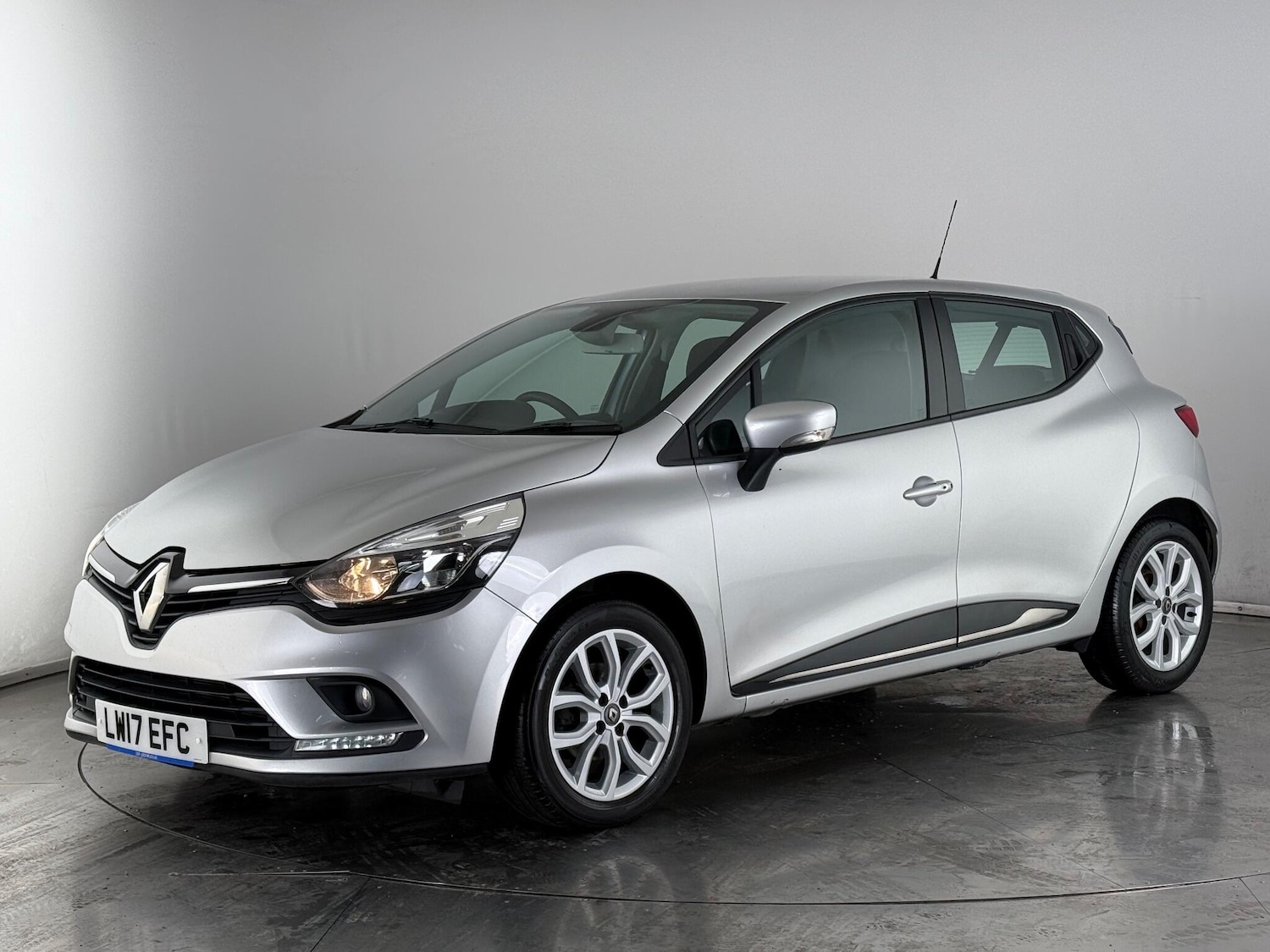 Used Renault Clio 2017 for sale - 76467252: Photo 3