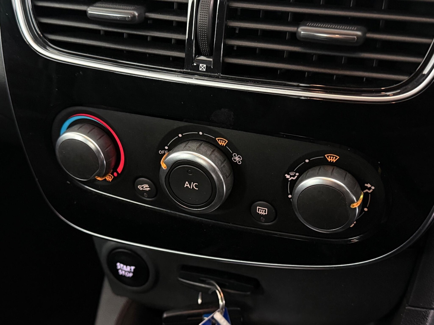 Used Renault Clio 2017 for sale - 76467252: Photo 34