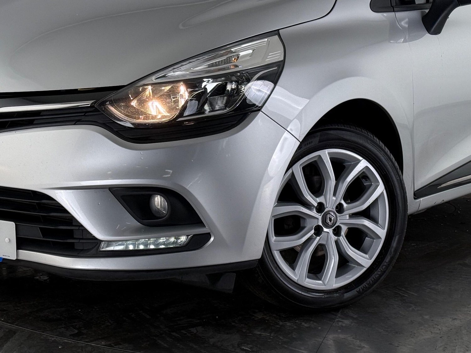 Used Renault Clio 2017 for sale - 76467252: Photo 37