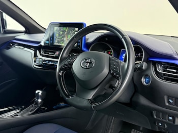 Used Toyota C-HR 2017 for sale - 79133093: Photo