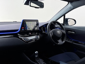 Used Toyota C-HR 2017 for sale - 79133093: Photo