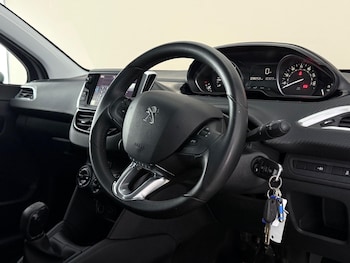 Used Peugeot 208 2017 for sale - 78823441: Photo