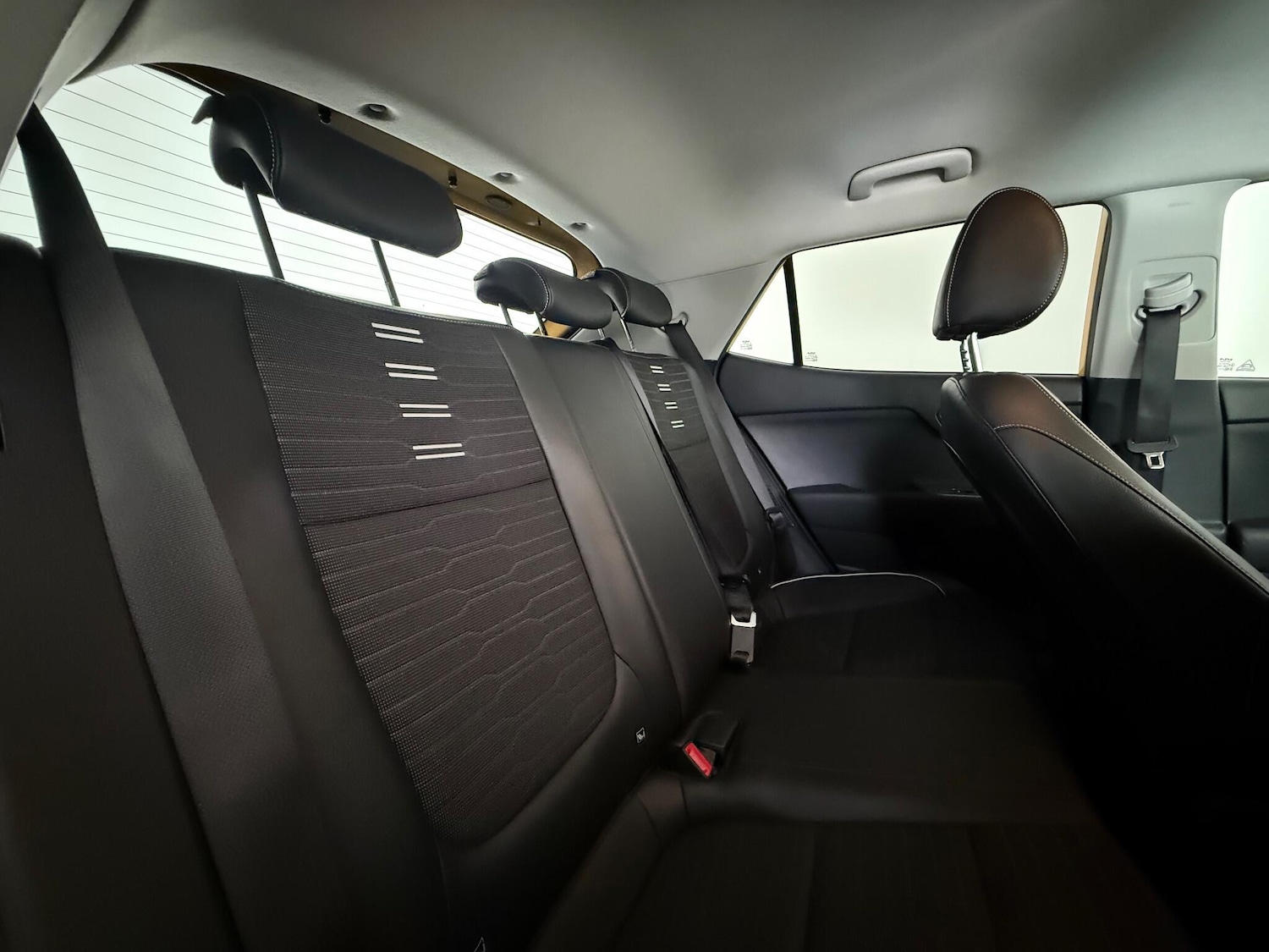 Used Kia Stonic 2024 for sale - 76466684: Photo 19