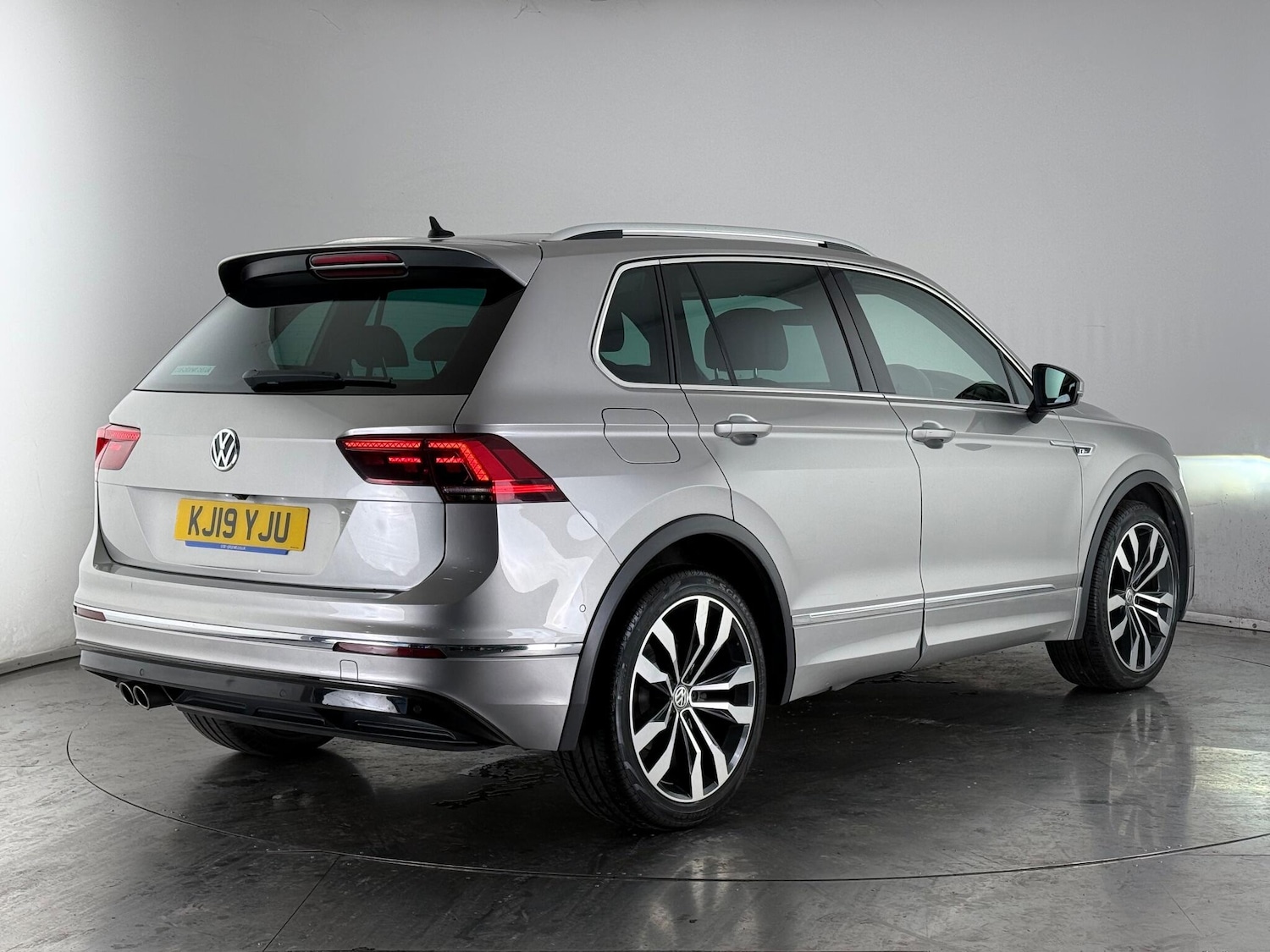 Used Volkswagen Tiguan 2019 for sale - 77243236: Photo 3