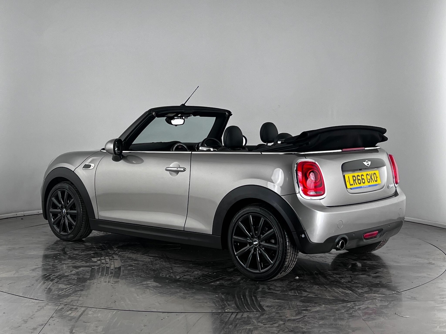 Used MINI Convertible 2016 for sale - 76466783: Photo 4