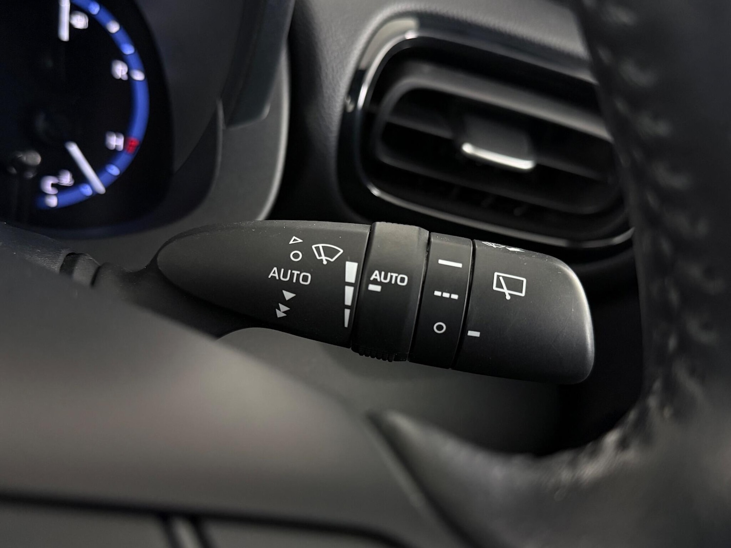 Used Toyota Yaris Cross 2023 for sale - 76781685: Photo 25