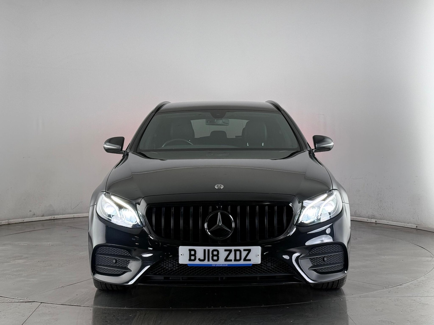 Used Mercedes-Benz E Class 2018 for sale - 77259933: Photo 2